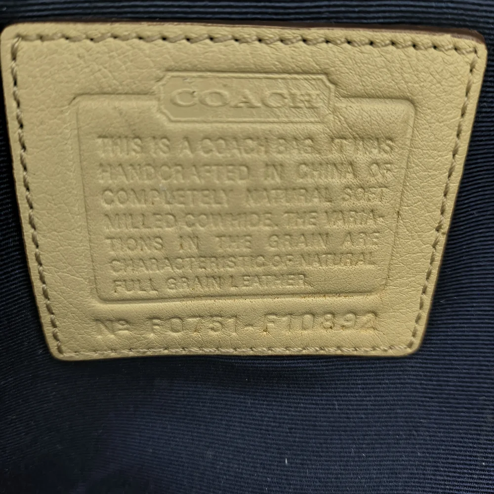 Vintage Coach Chelsea East West Beige Leather Tote Bag - Picture 2 of 13